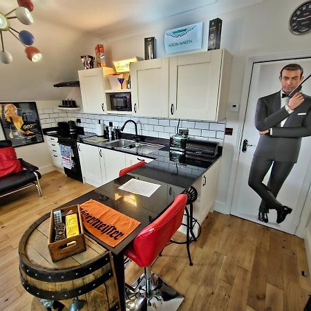 Southsea Royale James Bond 3 Bed Cool Penthouse, Seafront Parking ポーツマス エクステリア 写真