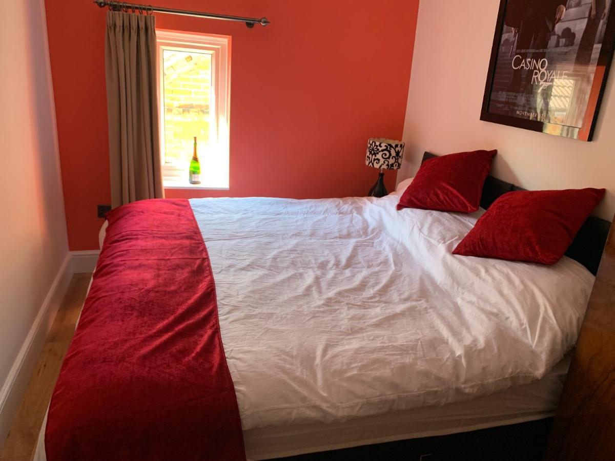 Southsea Royale James Bond 3 Bed Cool Penthouse, Seafront Parking ポーツマス エクステリア 写真