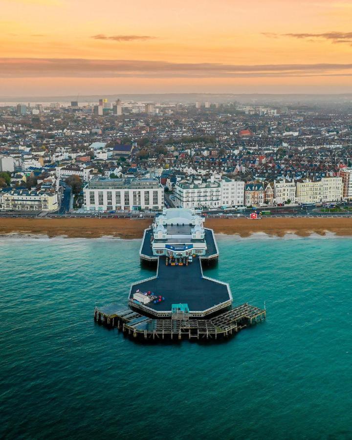 Southsea Royale James Bond 3 Bed Cool Penthouse, Seafront Parking ポーツマス エクステリア 写真