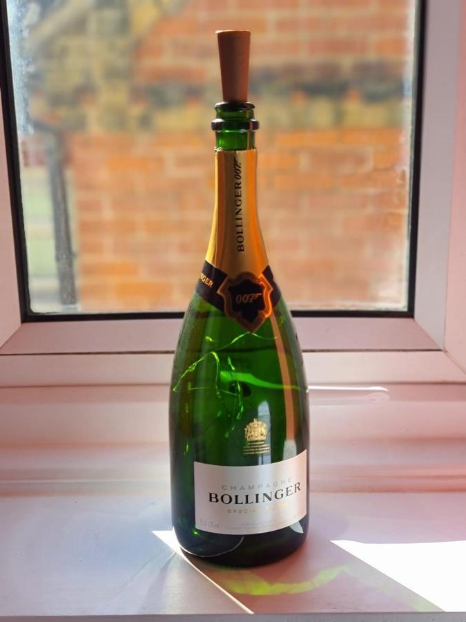 Southsea Royale James Bond 3 Bed Cool Penthouse, Seafront Parking ポーツマス エクステリア 写真