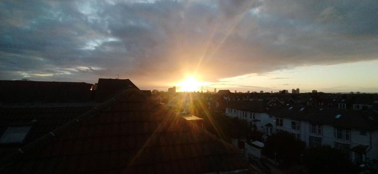 Southsea Royale James Bond 3 Bed Cool Penthouse, Seafront Parking ポーツマス エクステリア 写真