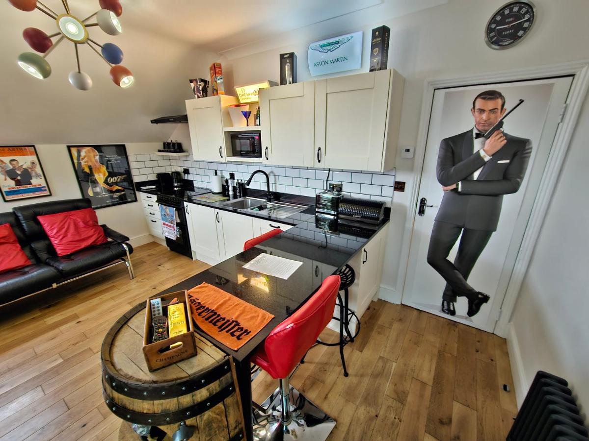 Southsea Royale James Bond 3 Bed Cool Penthouse, Seafront Parking ポーツマス エクステリア 写真