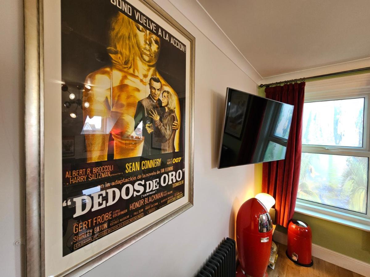 Southsea Royale James Bond 3 Bed Cool Penthouse, Seafront Parking ポーツマス エクステリア 写真