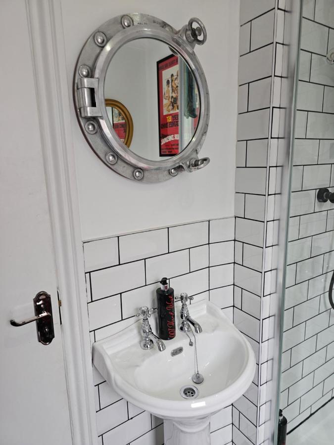 Southsea Royale James Bond 3 Bed Cool Penthouse, Seafront Parking ポーツマス エクステリア 写真