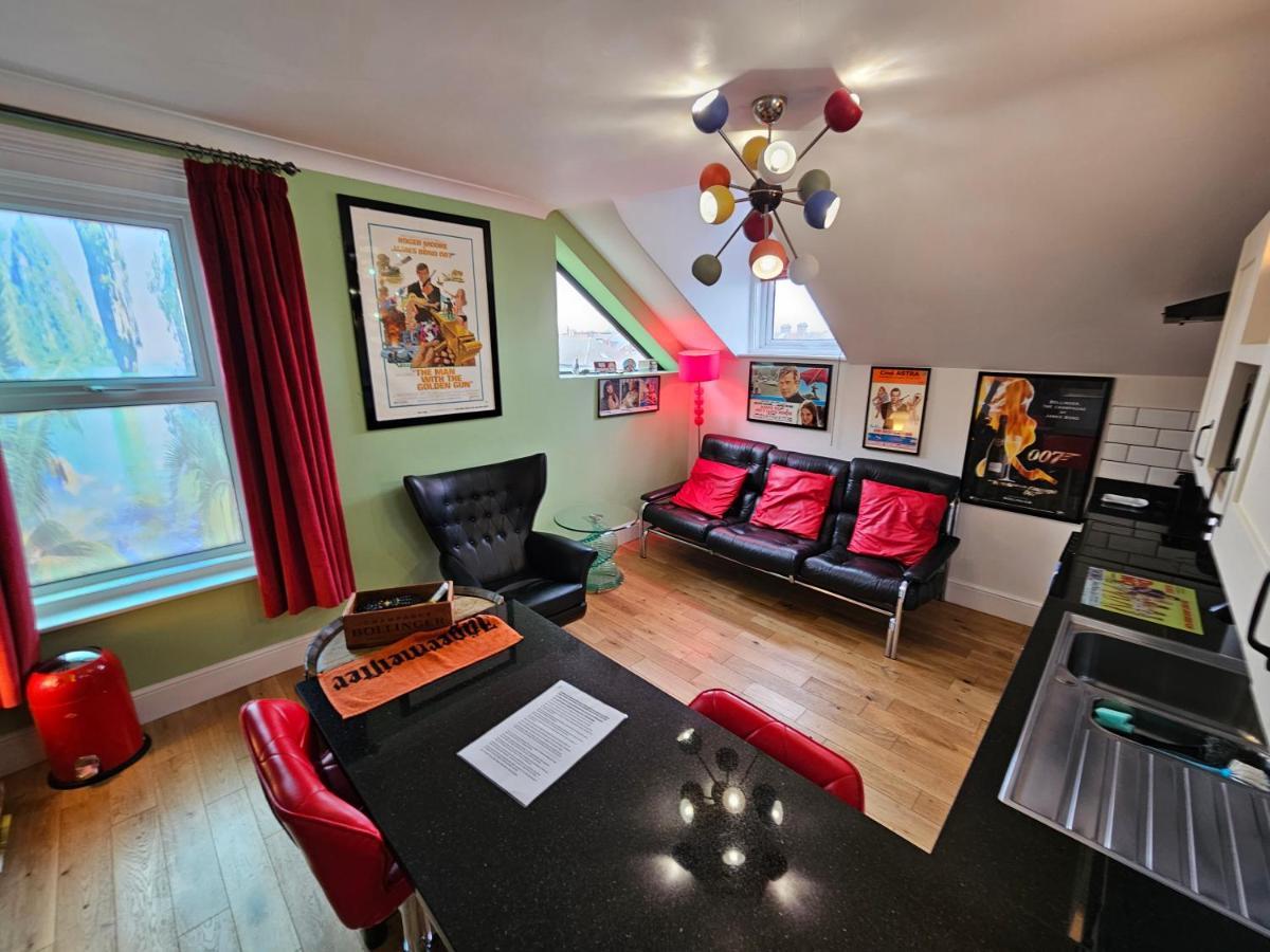 Southsea Royale James Bond 3 Bed Cool Penthouse, Seafront Parking ポーツマス エクステリア 写真