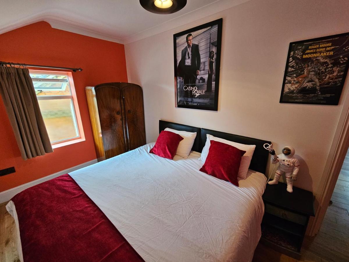 Southsea Royale James Bond 3 Bed Cool Penthouse, Seafront Parking ポーツマス エクステリア 写真
