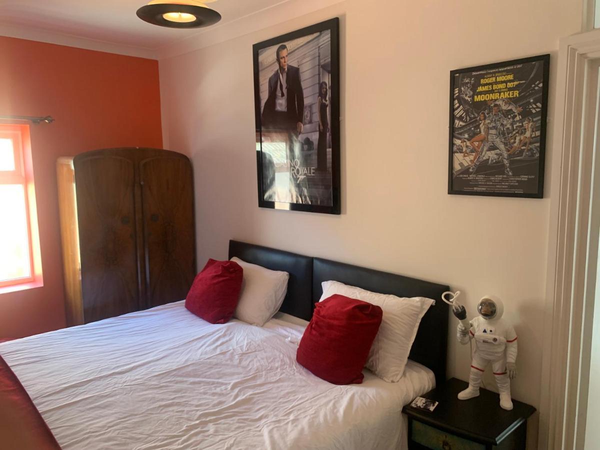 Southsea Royale James Bond 3 Bed Cool Penthouse, Seafront Parking ポーツマス エクステリア 写真